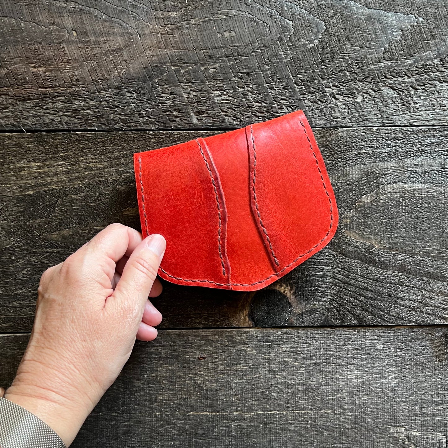 Thames River Leather Wallet – Handcrafted Clamshell Design