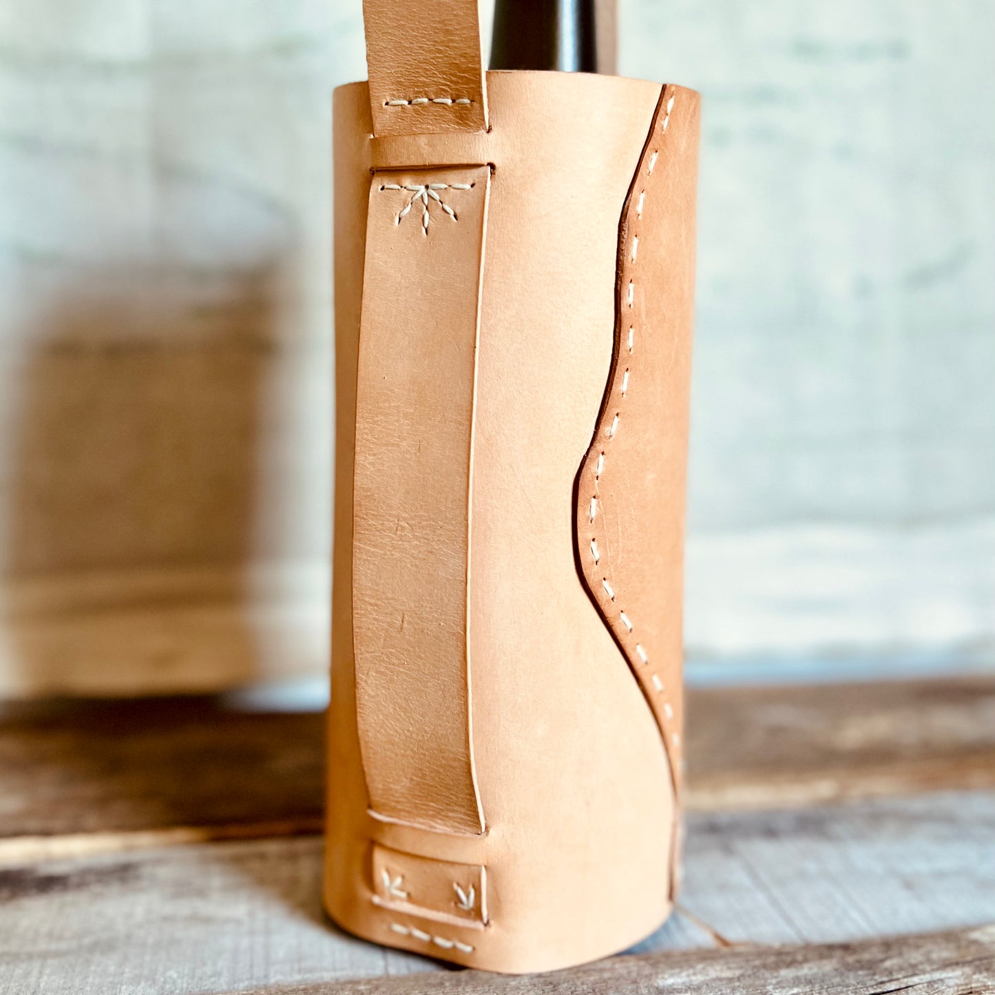1974 Whiskey Leather Tote Detailing