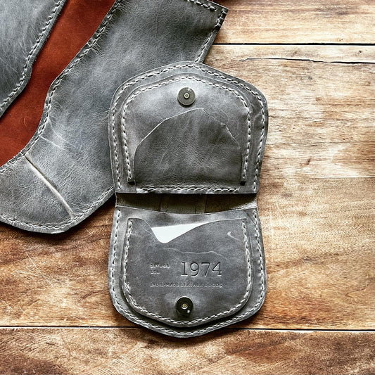 Thames River Leather Wallet – Handcrafted Clamshell Design